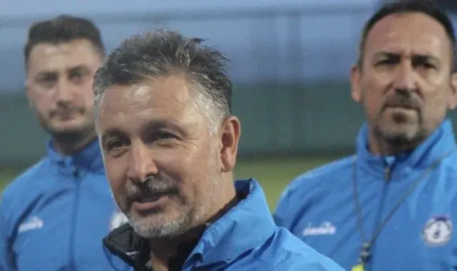 Yücer takımla çıktığı ilk antrenmanda futbolcularla toplantı yaptı