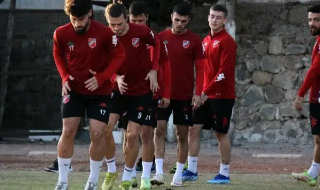 Karşıyaka kampa girdi