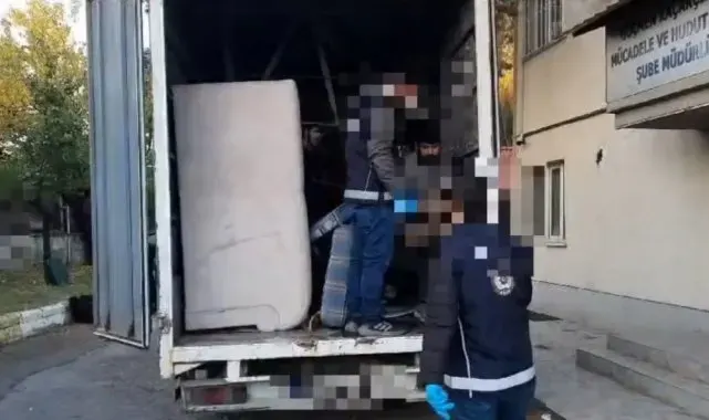 Evden eve taşımacılık yapılan kamyonette 25 kaçak göçmen yakalandı
