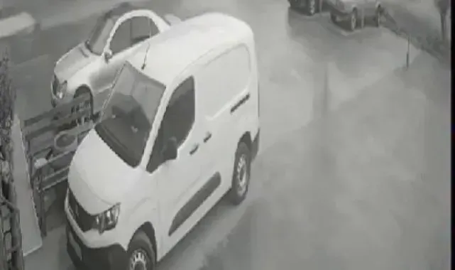 TIR, halk otobüsüne çarptı: 8 yaralı