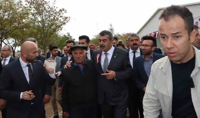 Milli Eğitim Bakanı Tekin, şehit ailesiyle bir araya geldi