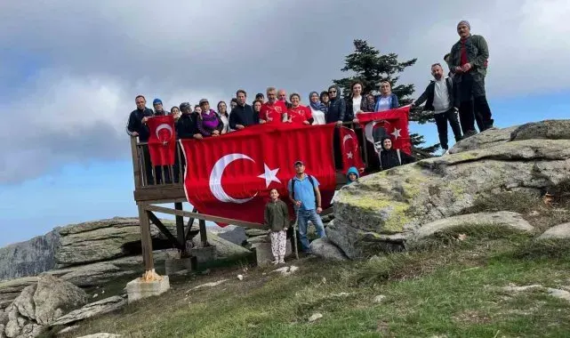 Cumhuriyet'in1 00. yılında 100 öğretmen Çataldağ zirvesinde
