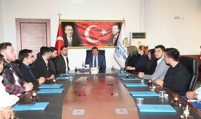 Gürkan, AK Gençlerle bir araya geldi