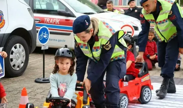 Jandarma ekipleri 128 öğrenciye trafik eğitimi verdi