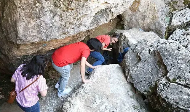 Sıcaktan bunalanlar Buzluk Mağarası'na akın etti