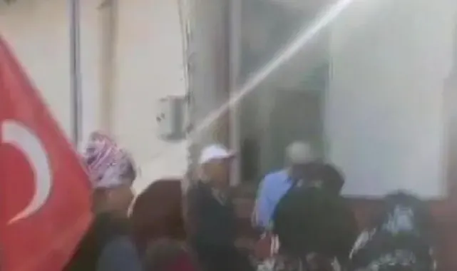 Köylü kadınlar çocukken ezberledikleri şiirlerle Cumhuriyeti kutladı