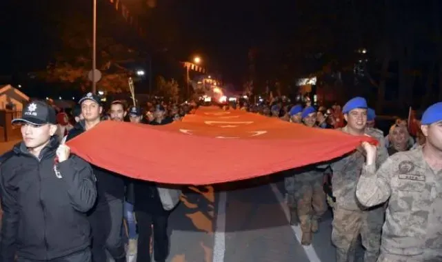 Kırıkkale'de Cumhuriyetin 100'üncü yılında fener alayı düzenlendi