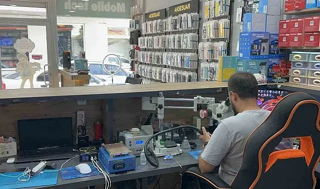 Batarya bir anda alev aldı, tamirci yangın tüpüyle müdahale etti