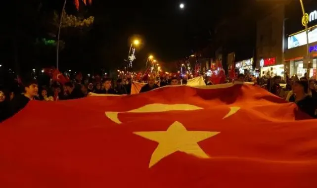 Erzurum ve Erzincan'da 'Cumhuriyet' yürüyüşü