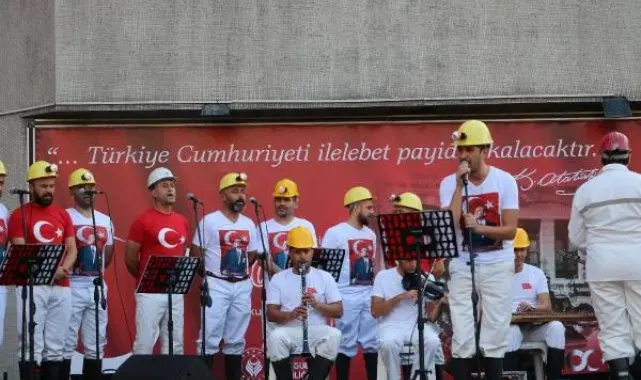 Zonguldak'ta madenciler, Cumhuriyet için sahnede