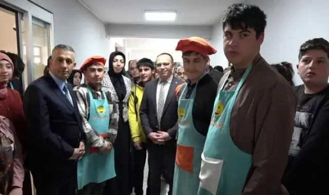 100'üncü yılda, özel gereksinimli çocuklar için farkındalık sergisi açtılar