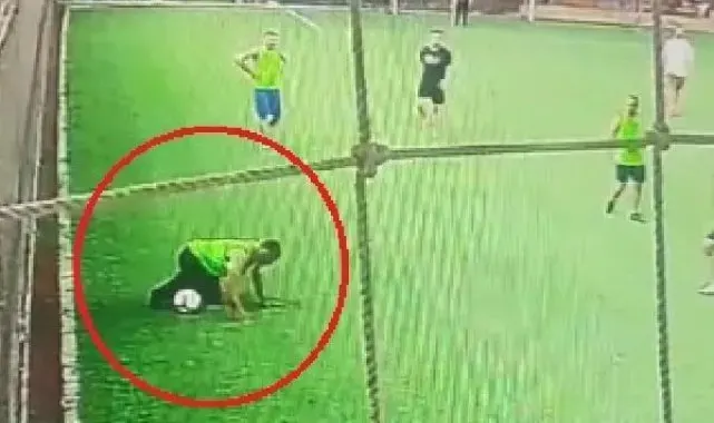 Halı saha maçında kalp krizi geçirip öldü; fenalaştığı anlar kamerada