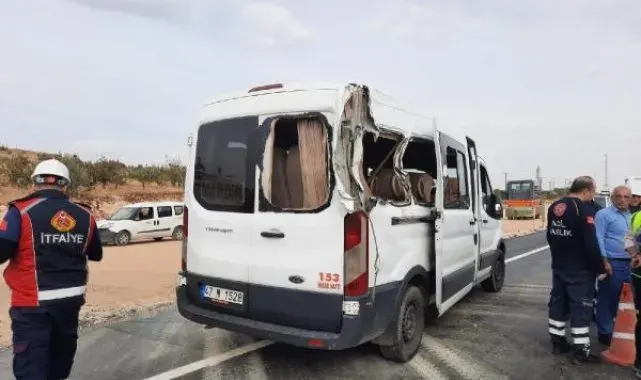 Mardin'de yolcu minibüsü ile kamyon çarpıştı: 5 yaralı