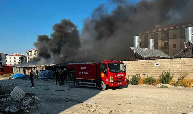 Şantiye alanındaki konteynerlerde yangın