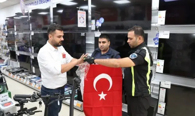 Edremit Bayraklarla donatıldı
