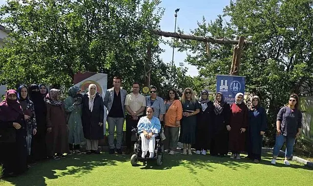 "Sen yeter ki gülümse" atölyesi, engelli annelerini bir araya getirdi