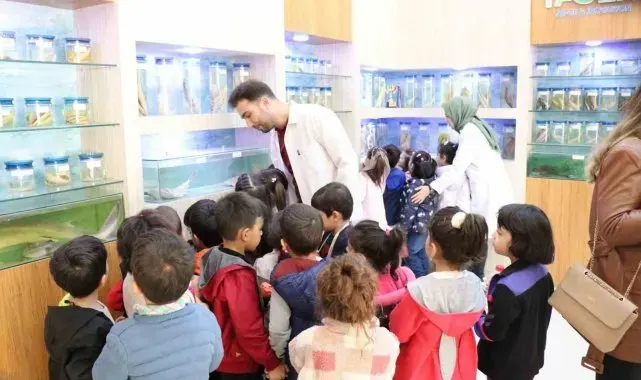 Elazığ'da öğrenciler balık müzesini gezdi