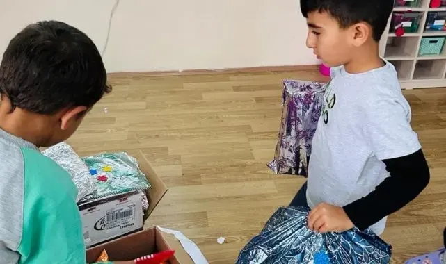 Deprem bölgesindeki arkadaşlarına hediyeler gönderdiler