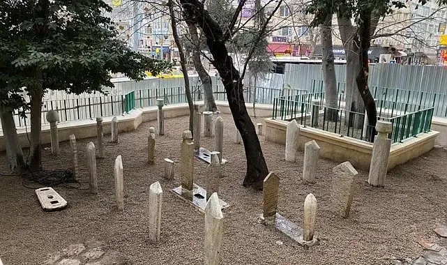 Fatih'te tarih yeniden ayağa kalkıyor: Osmanlı hazireleri aslına uygun şekilde ihya ediliyor