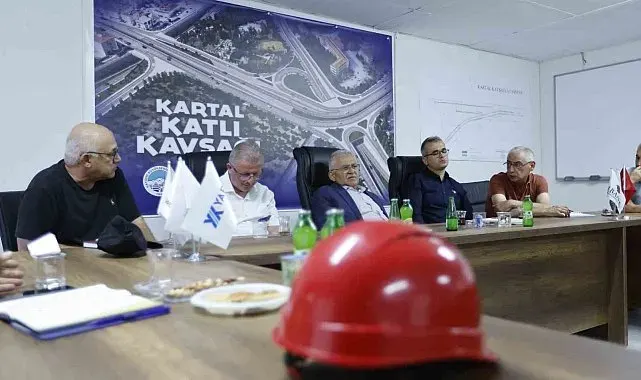 Başkan Büyükkılıç, Kartal Katlı Kavşağı'nda çalışmaları adım adım izliyor