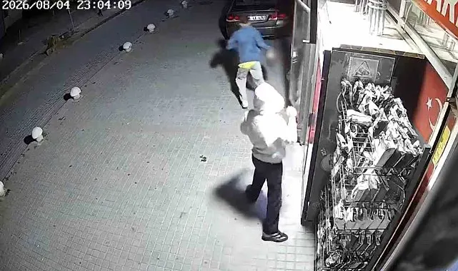 Ankara'da marketten içecek çalan çocuklar kamerada