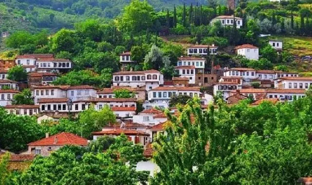 Turistlerin gözdesi Şirince 'en iyi turizm köyü' seçildi
