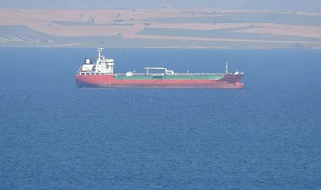 Çanakkale Boğazı'ndan geçen tankerde baca yangını