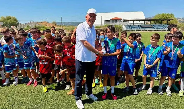 Hisarcık'ta "Ethem Bal Kupası U10 Futbol Turnuvası" sona erdi