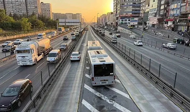 Şirinevler'de metrobüsün çarptığı kadın yaralandı