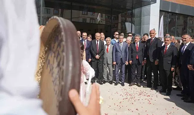 Bakan Ersoy: "Kütüphaneler artık yalnızca kitap okunan yerler değil araştırmanın, üretimin, inovasyonun ve kültürel gelişimin merkezi haline geldi"