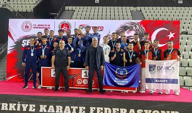 Büyükşehir sporcuları madalyaları topluyor