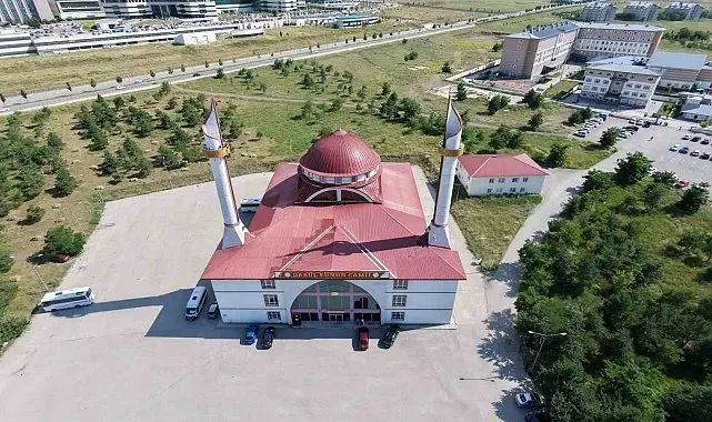 Erzurum'un divit kalem minareli camisi görenleri hayran bırakıyor