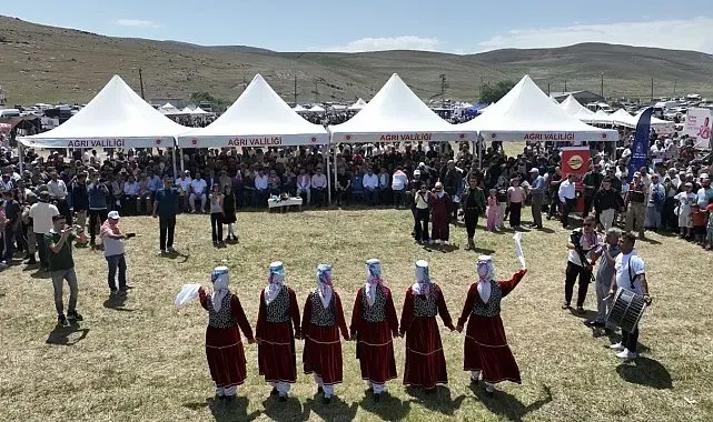 Türkiye'nin en yüksek rakımlı tatlı su gölü Balık Gölü'nde şenlik coşkusu