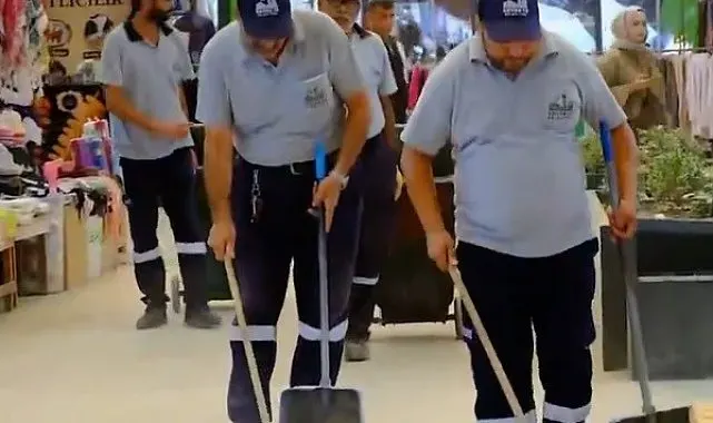 Antakya Belediyesi Uzun Çarşı'da temizlik çalışması gerçekleştirdi