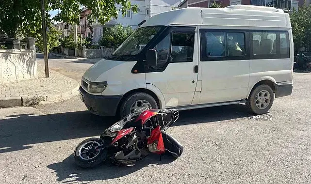 Karaman'da minibüsle motosiklet çarpıştı: 2 yaralı