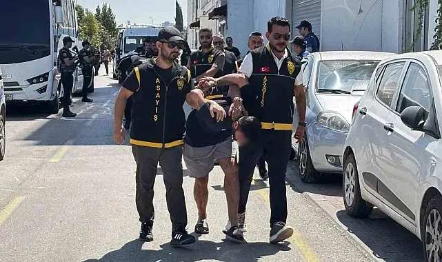 Adana'daki kadın cinayetinde 13 tutuklama: Katil zanlısı İstanbul'da petshopta yakalandı