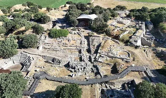 5 bin 600 yıllık medeniyete ev sahipliği yapan Troya Ören Yeri Kazılarında, Troya Savaşı'nın izleri aranıyor