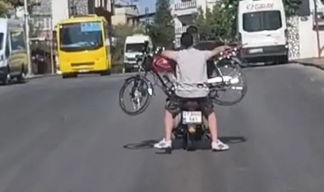 Gaziantep'te ilginç taşıma yöntemi: Motosiklet üzerinde motosiklet taşıdılar