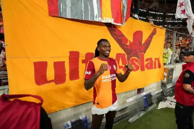 Galatasaray'da Kocaelispor Maçı Sonrası Rafael Leao'dan Taraftara Üçlü Sürprizi