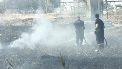 Aksaray'da Boş Arazide Çıkan Yangın Korkuttu