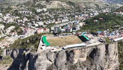 Artvin'de 250 Metre Yükseklikteki Uçurum Arenasında Nefes Kesen Yılın Son Boğa Güreşleri