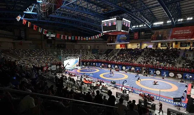 Kocaeli'deki uluslararası güreş turnuvası genç sporculara ilham oluyor