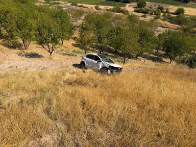 Adıyaman'da Kontrolden Çıkan Otomobil Tarlaya Yuvarlandı: 1 Yaralı