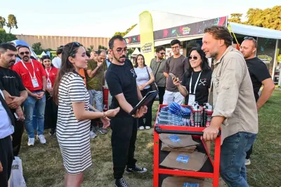 Red Bull Karton Tekne Yarışması İzmir Enternasyonal Fuarı'na Renk Kattı
