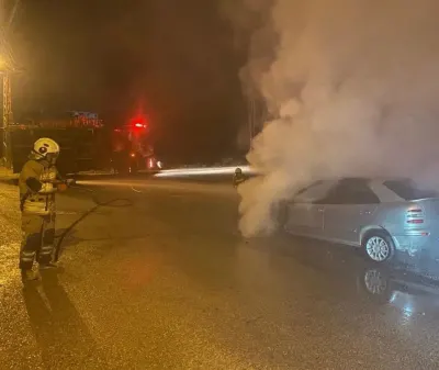 Hatay Payas'ta Seyir Halindeki Otomobilin Motorundan Alevler Yükseldi