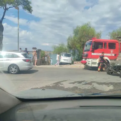 Ayvalık'ta Kontrolden Çıkan Otomobil Eve Girdi: Sürücü Mucize Eseri Kurtuldu