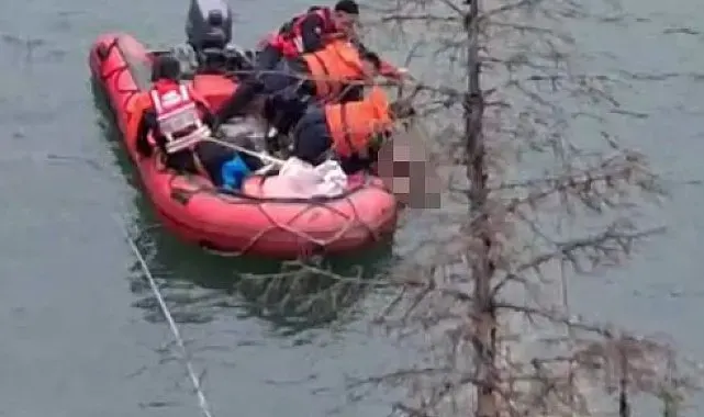 Gümüşhane'de baraj gölüne düşen araçta 1 kişi öldü, arama çalışmaları sürüyor