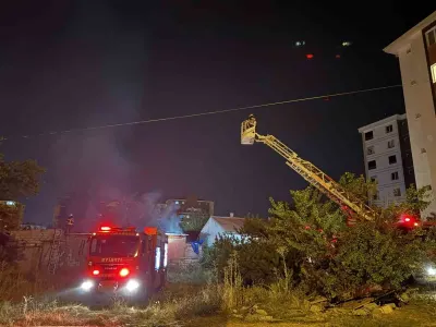 Kayseri Melikgazi'de Müstakil Ev Yangını: Alevlere Teslim Olan Ev Kullanılamaz Hale Geldi