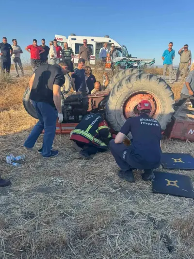 Balıkesir'de Traktör ve Otomobil Çarpıştı: 2 Yaralı