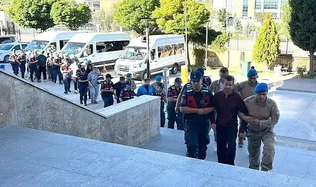 Uşak'ta belediye şirketlerinde sigortalı gösterilip Yalım'ın işletmelerinde çalışanlarına yönelik operasyonda 9 kişi tutuklandı